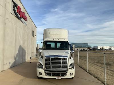 Used 2019 Freightliner Cascadia Detroit Diesel DD15 Semi Truck for sale #863104 - photo 2