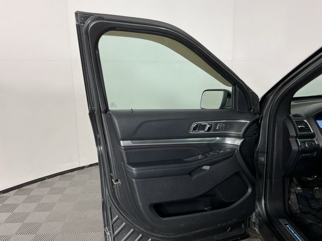 Used 2016 Ford Explorer - photo 5
