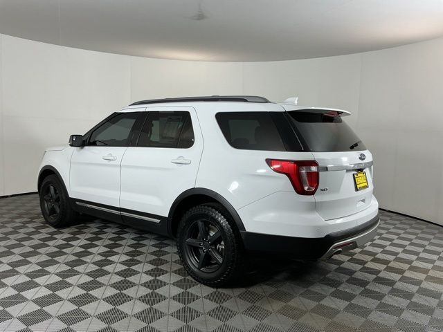 Used 2016 Ford Explorer - photo 2