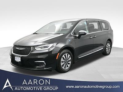 Used 2023 Chrysler Pacifica Limited Minivan for sale #202555R - photo 1