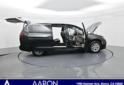 2023 Chrysler Pacifica FWD Minivan for sale #203220X - photo 2