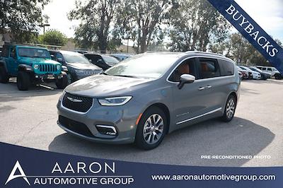 Used 2023 Chrysler Pacifica - photo 1