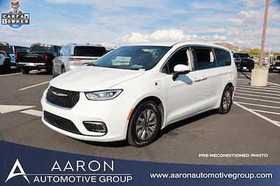 Used 2023 Chrysler Pacifica - photo 1