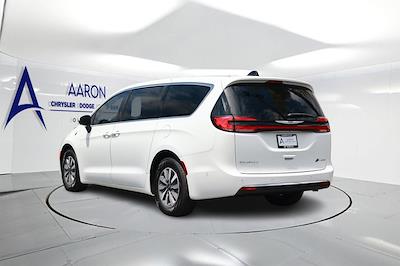 Used 2023 Chrysler Pacifica - photo 2
