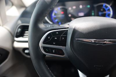 Used 2023 Chrysler Pacifica - photo 2