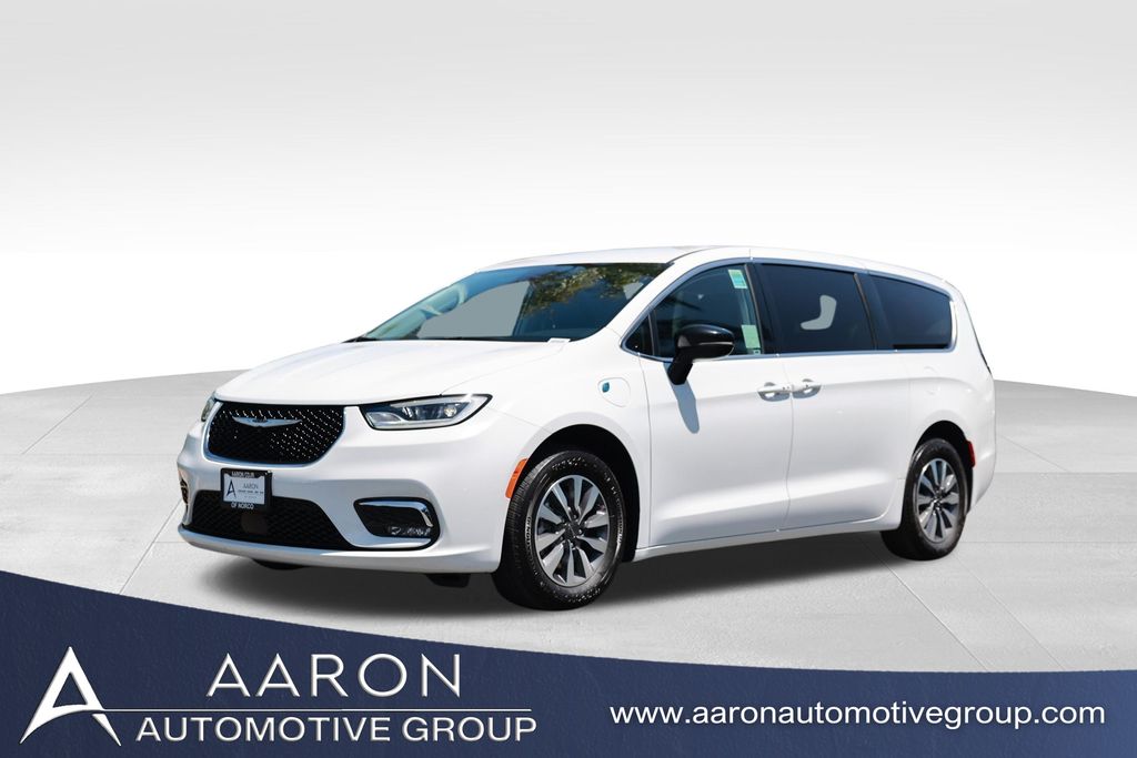 Used 2024 Chrysler Pacifica - photo 1