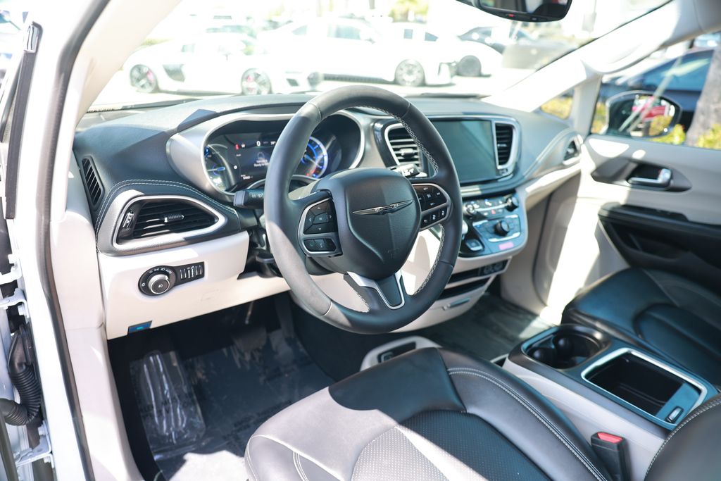 Used 2024 Chrysler Pacifica - photo 36