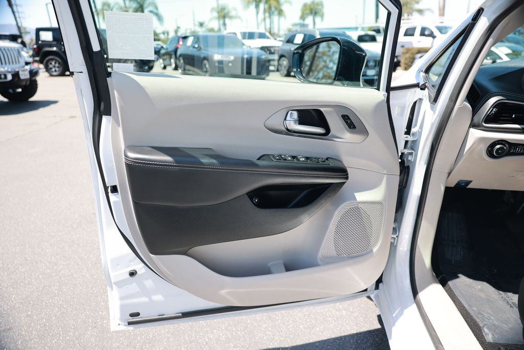 Used 2024 Chrysler Pacifica - photo 37