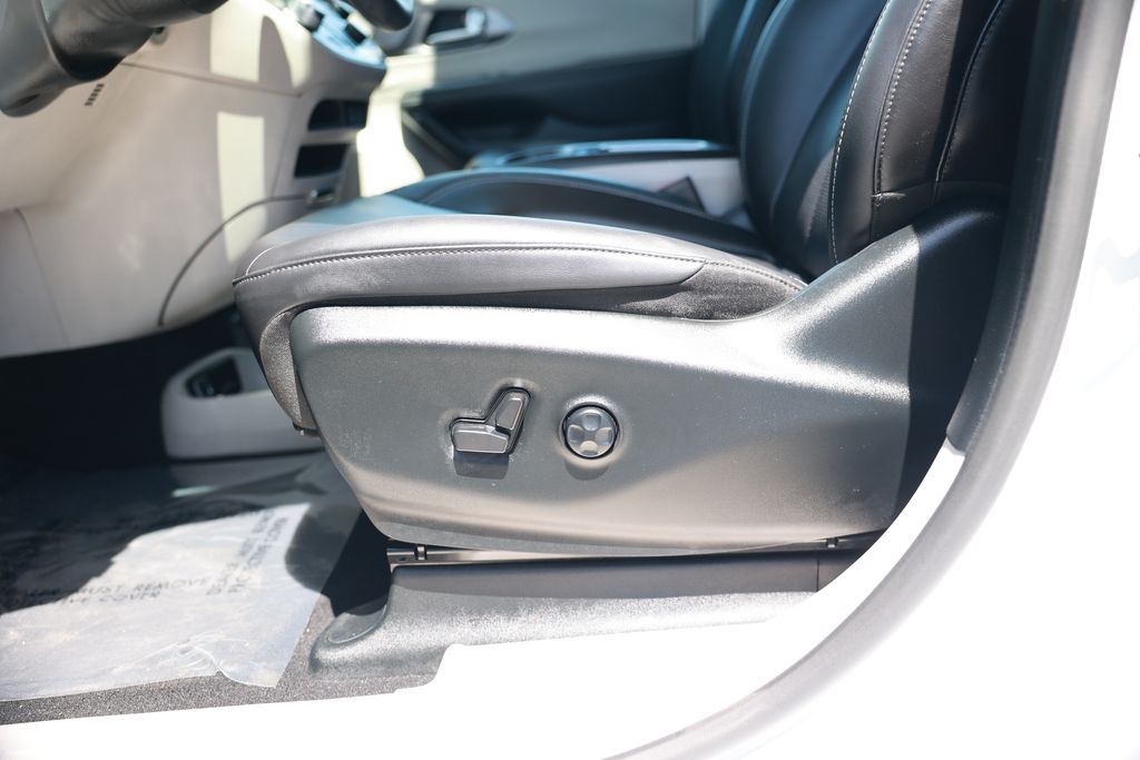 Used 2024 Chrysler Pacifica - photo 40