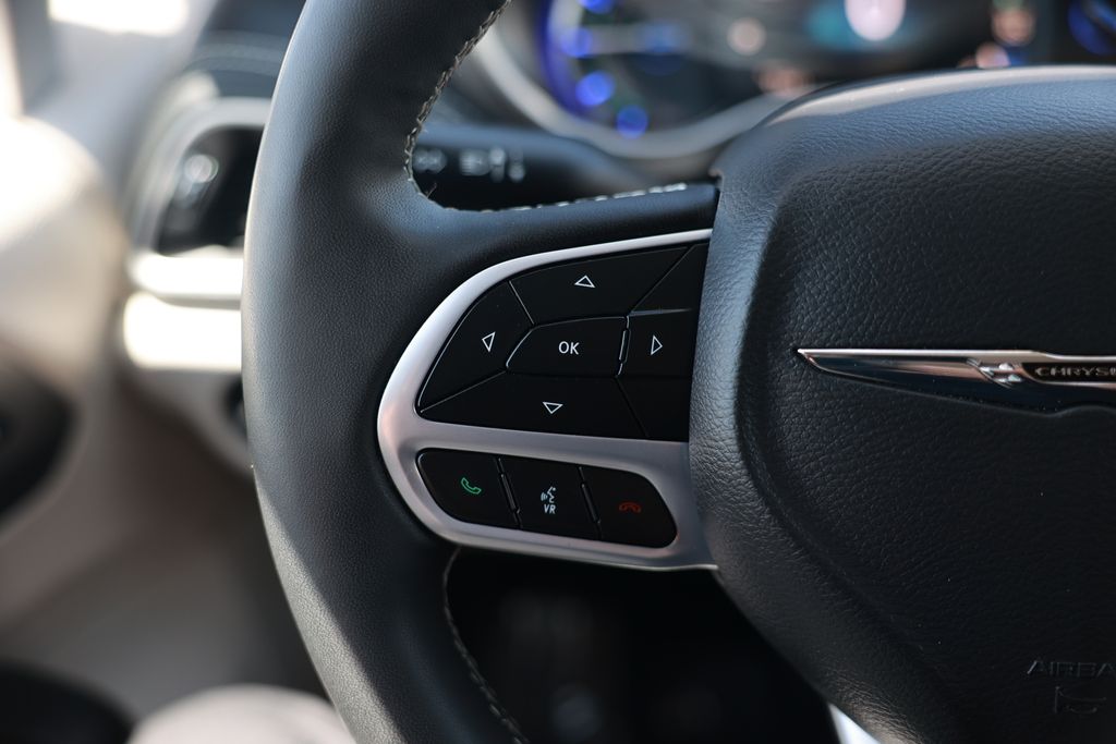 Used 2024 Chrysler Pacifica - photo 6