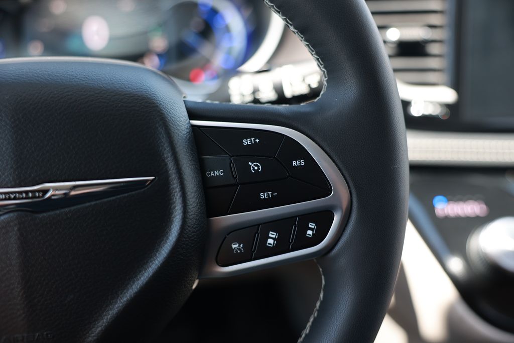 Used 2024 Chrysler Pacifica - photo 7