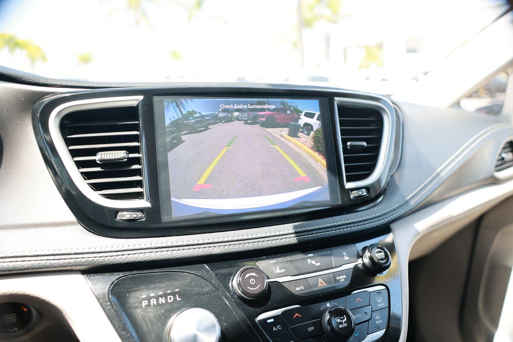 Used 2024 Chrysler Pacifica - photo 8