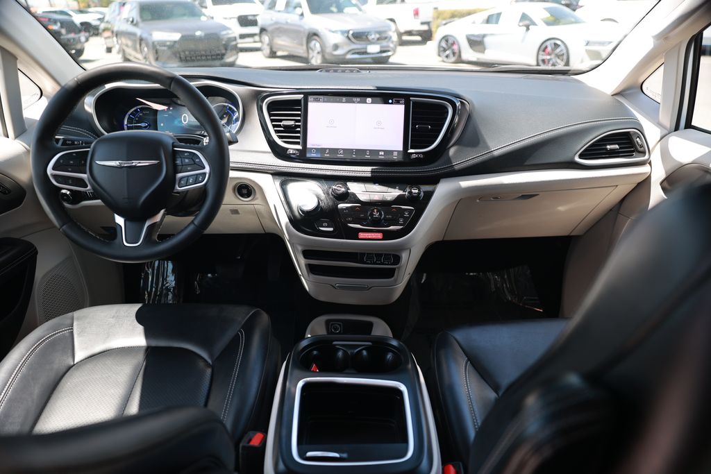 Used 2024 Chrysler Pacifica - photo 9
