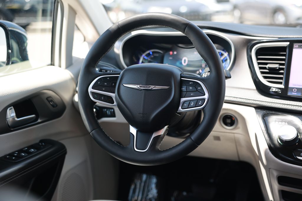 Used 2024 Chrysler Pacifica - photo 10