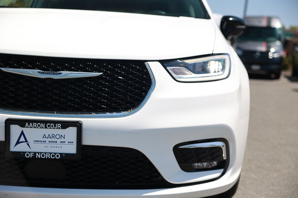 Used 2024 Chrysler Pacifica - photo 25