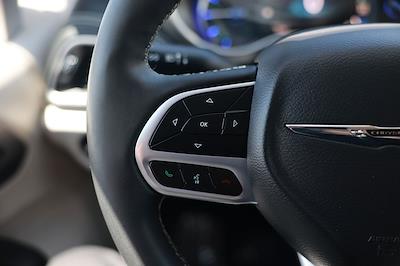 Used 2024 Chrysler Pacifica - photo 2