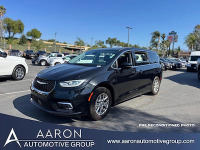 2024 Chrysler Pacifica FWD Minivan for sale #205393P - photo 1