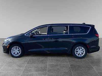 Used 2023 Chrysler Pacifica - photo 1