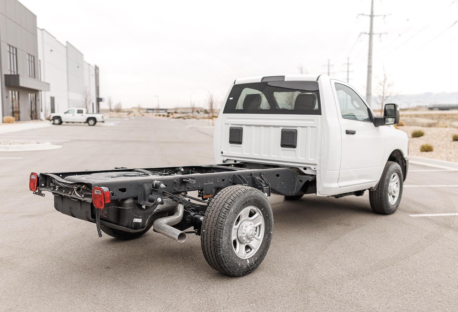 Used 2024 Ram 3500 - photo 5