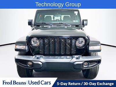 Used 2022 Jeep Gladiator - photo 1