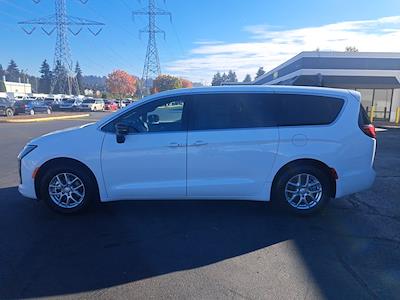 2027 Chrysler Pacifica Select, Minivan 7CV183 for sale #7CV183 - photo 2