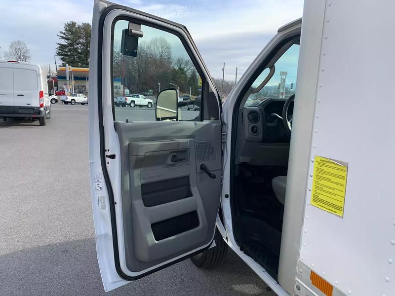 Used 2014 Ford E-350 - photo 9
