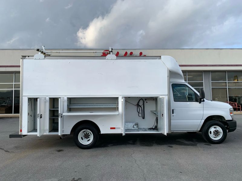Used 2013 Ford E-450 - photo 24