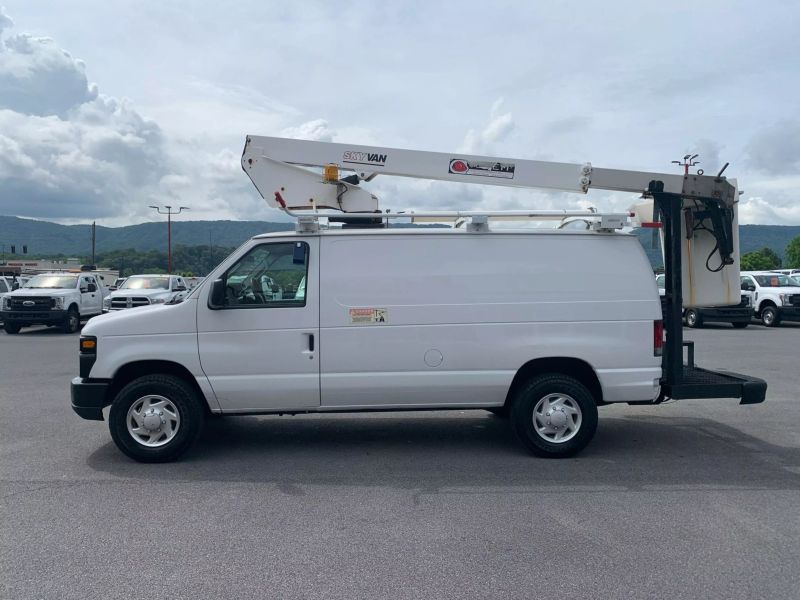 Used 2012 Ford E-350 - photo 8