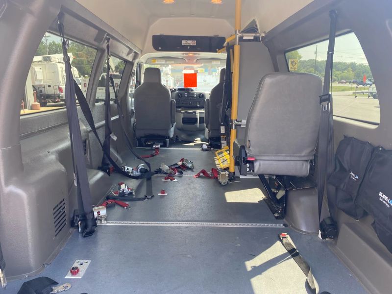 Used 2013 Ford E-350 - photo 32