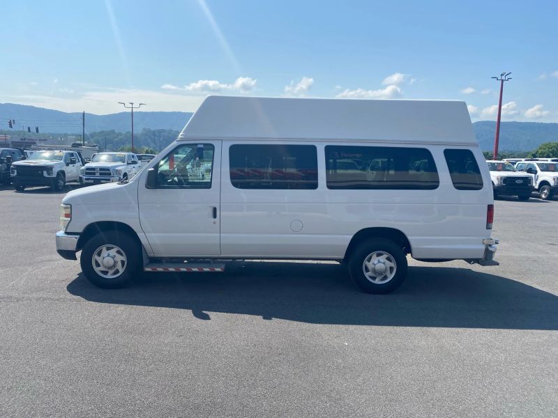 Used 2013 Ford E-350 - photo 8