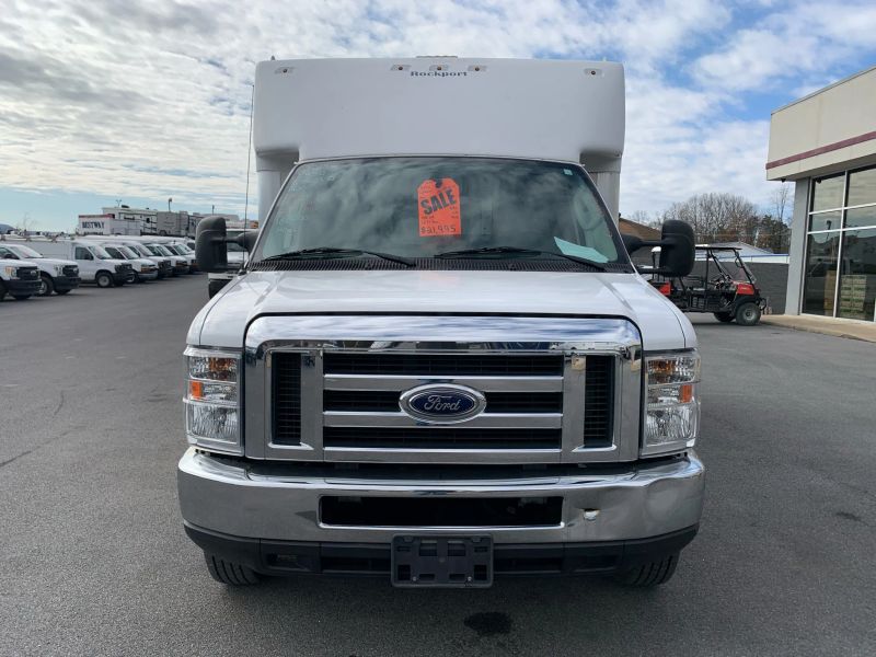 Used 2019 Ford E-450 - photo 5