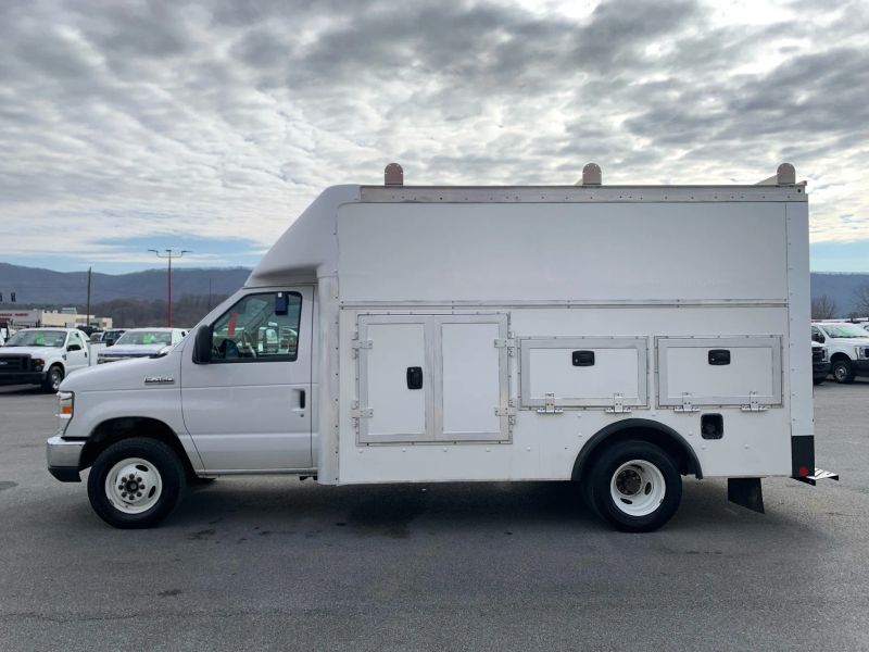 Used 2019 Ford E-450 - photo 8