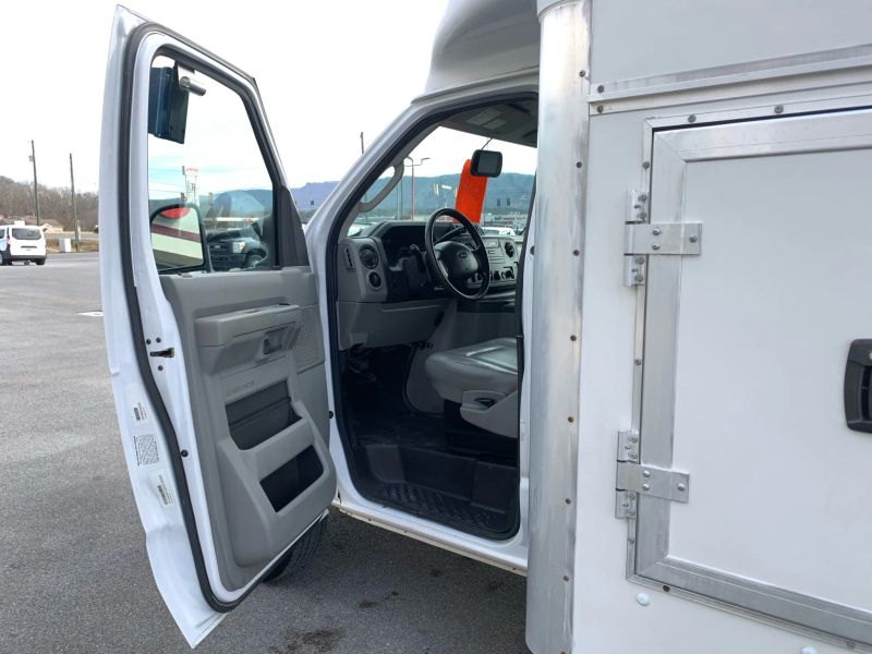 Used 2019 Ford E-450 - photo 9