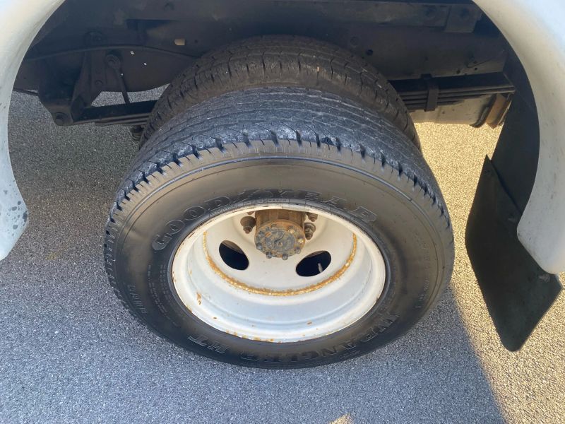 Used 2012 Ford E-350 - photo 23