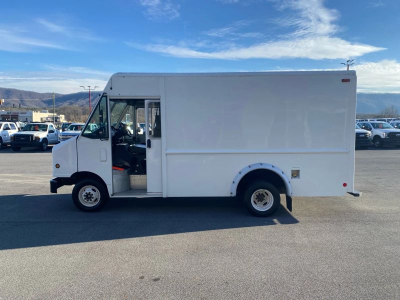 Used 2012 Ford E-350 - photo 8
