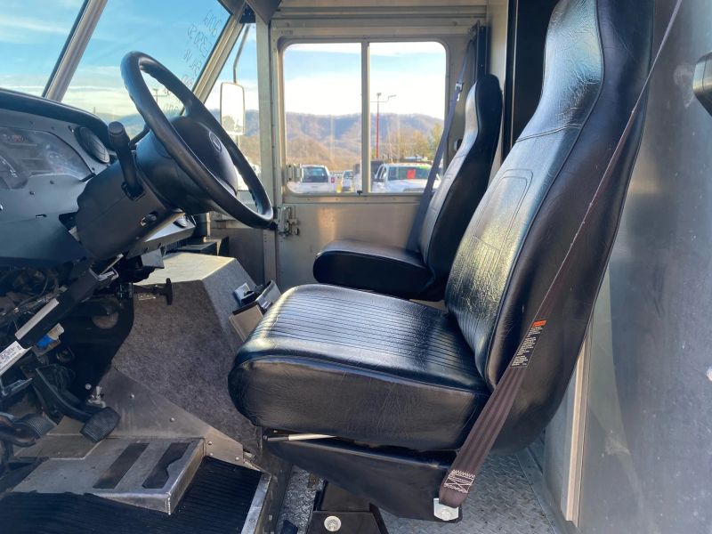 Used 2012 Ford E-350 - photo 10