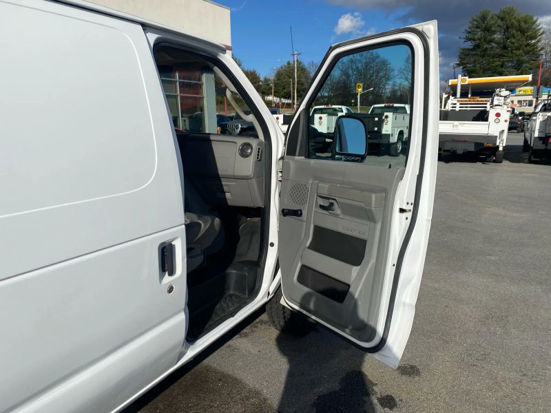 Used 2014 Ford E-350 - photo 17