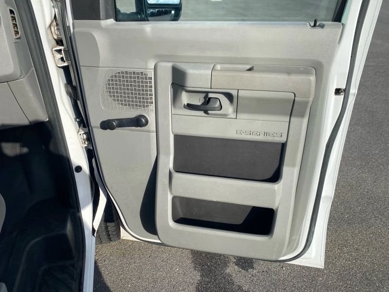 Used 2014 Ford E-350 - photo 18