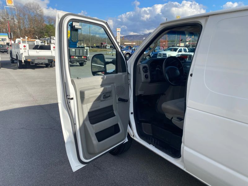 Used 2014 Ford E-350 - photo 9