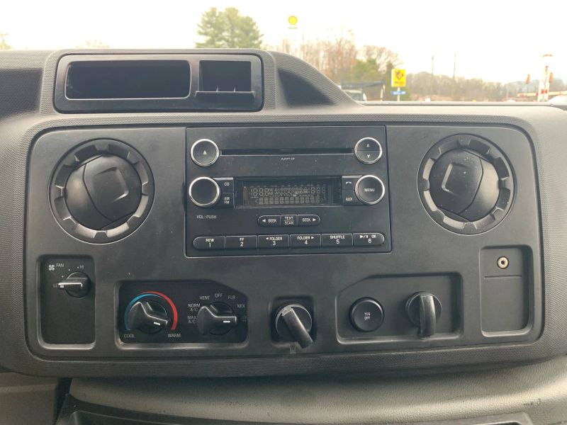 Used 2014 Ford E-350 - photo 16