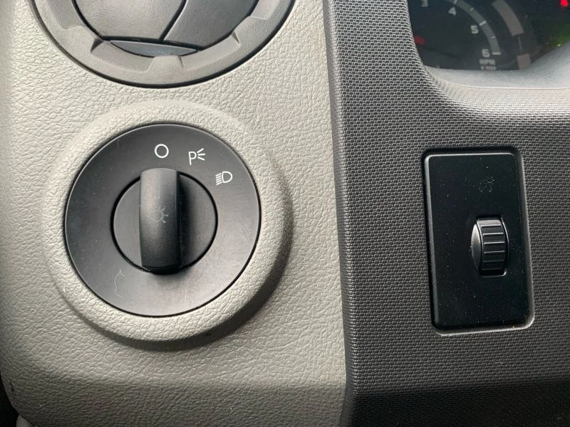 Used 2014 Ford E-350 - photo 18
