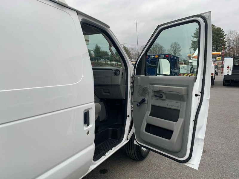 Used 2014 Ford E-350 - photo 19