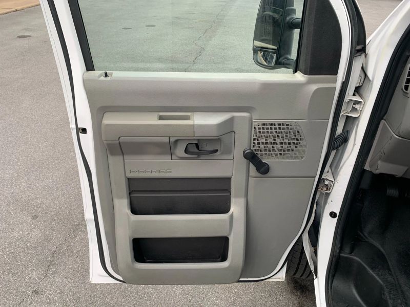Used 2014 Ford E-350 - photo 10