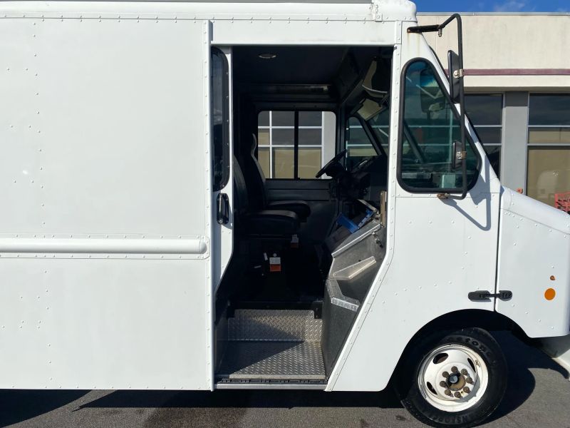 Used 2014 Ford E-350 - photo 16