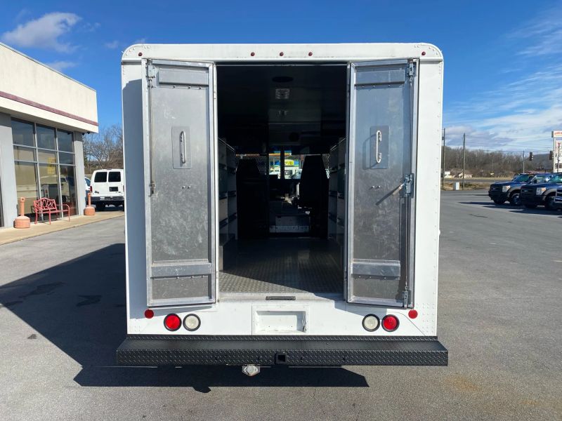 Used 2014 Ford E-350 - photo 18