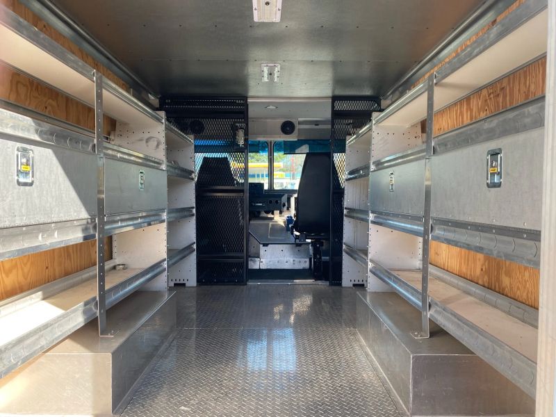 Used 2014 Ford E-350 - photo 19