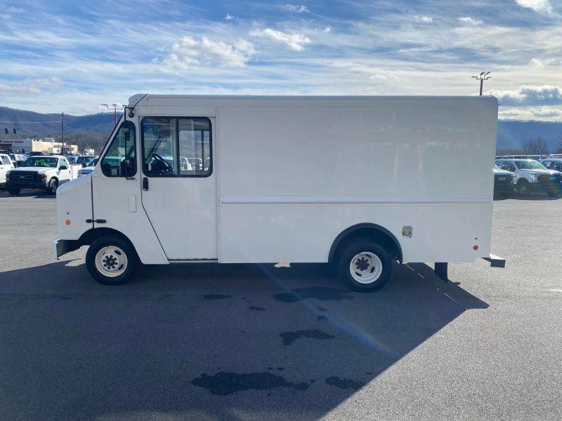 Used 2014 Ford E-350 - photo 7
