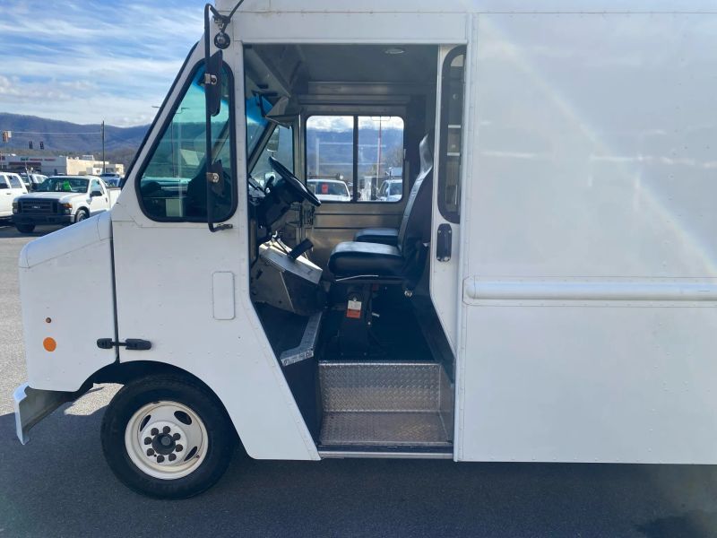 Used 2014 Ford E-350 - photo 9