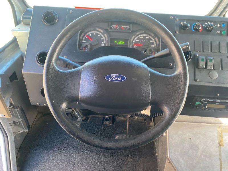 Used 2014 Ford E-350 - photo 11