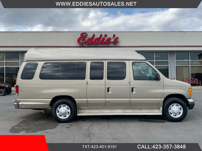 Used 2007 Ford E-350 - photo 1